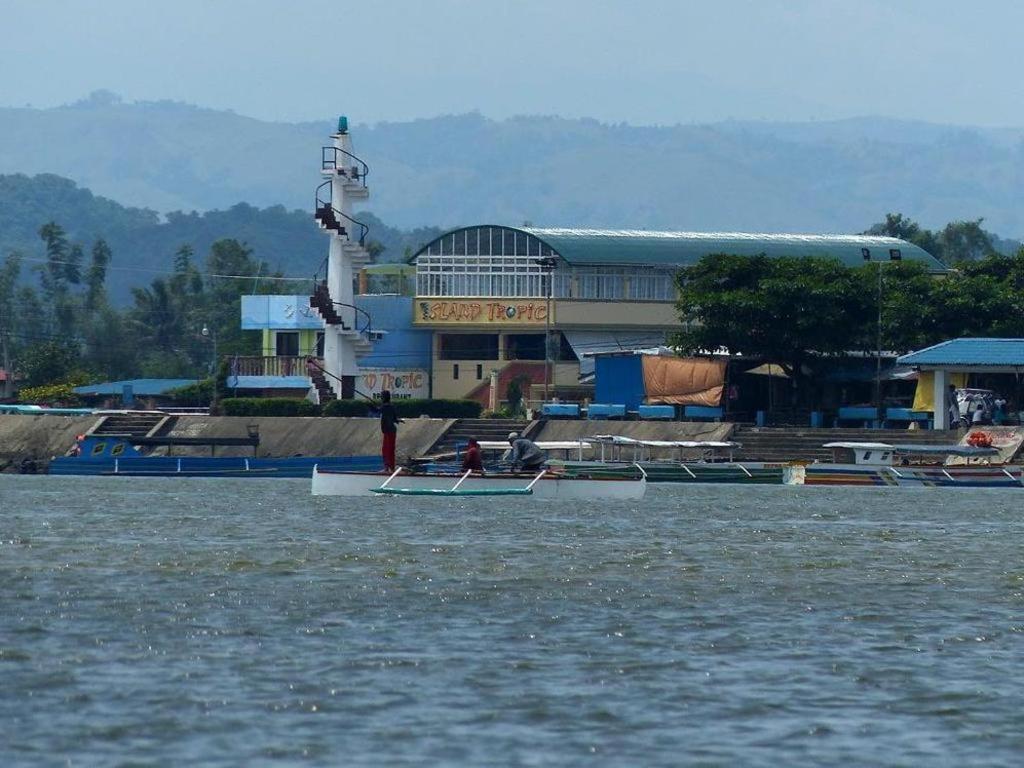 Island Tropic Hotel And Restaurant Alaminos Buitenkant foto