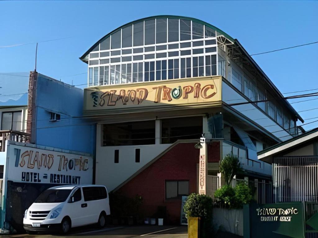 Island Tropic Hotel And Restaurant Alaminos Buitenkant foto