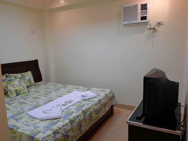 Island Tropic Hotel And Restaurant Alaminos Buitenkant foto